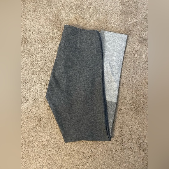 Outdoor voices gray color block leggings - Picture 6 of 6